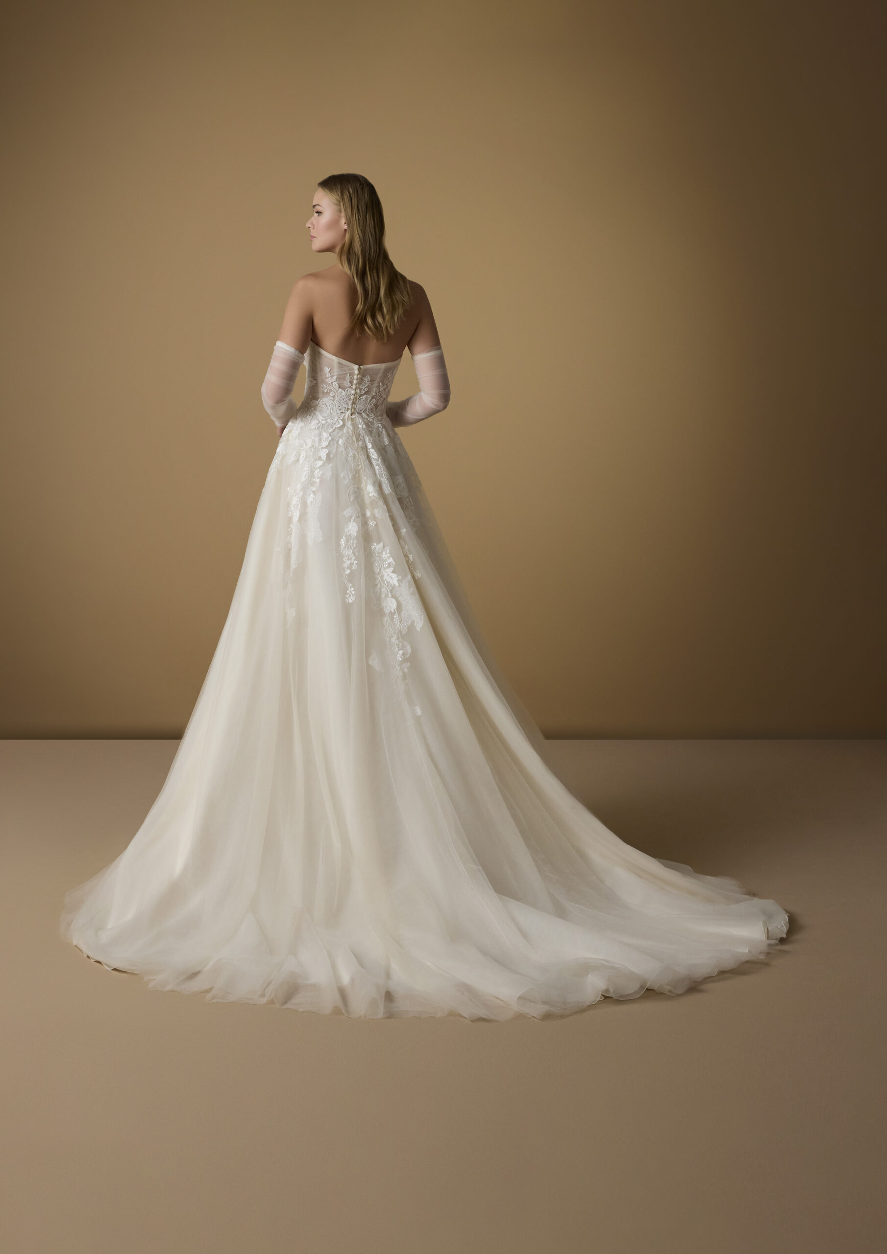 Nicole Milano Lysinthea vestido de novia wedding dress 2