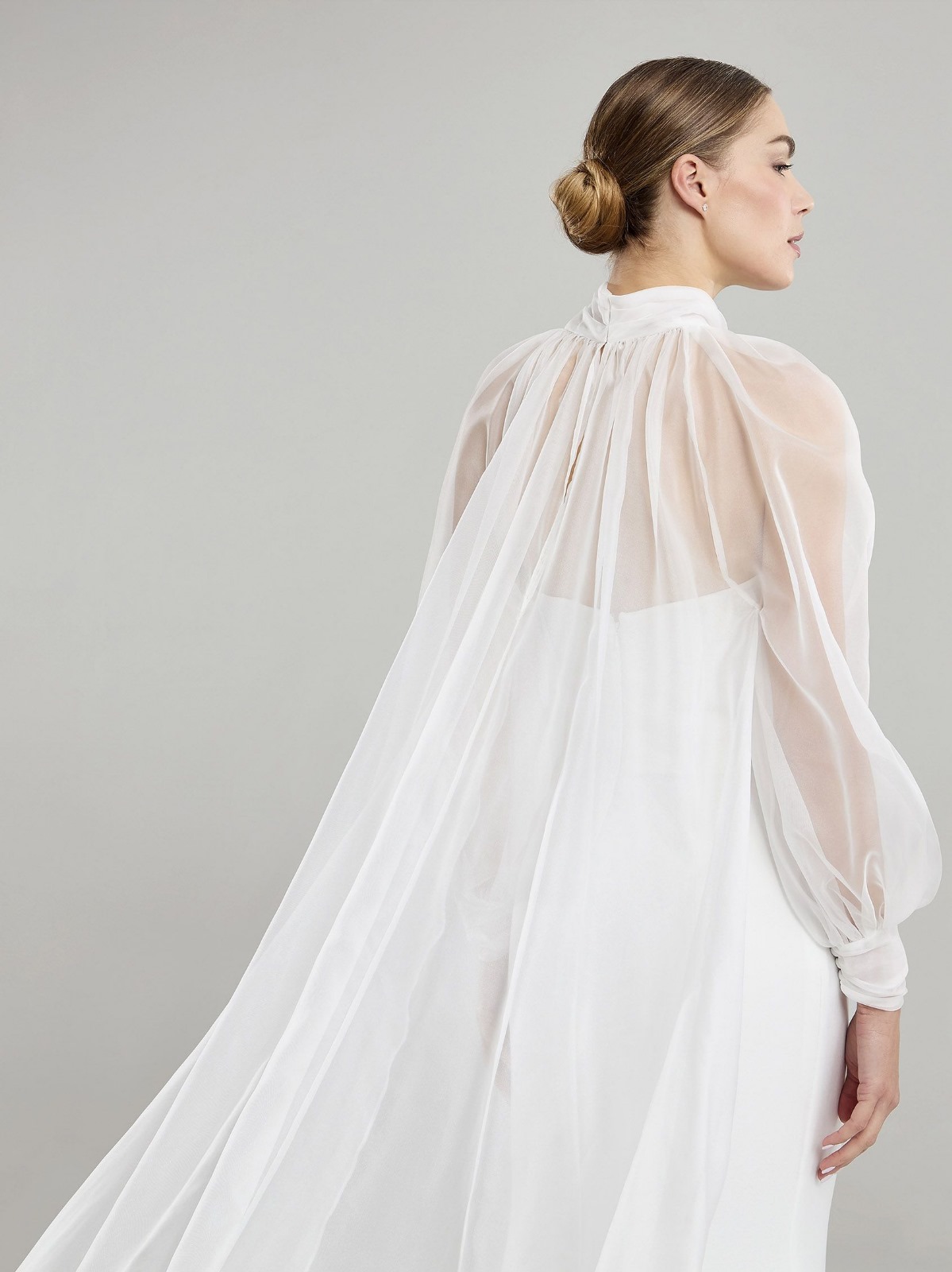 LA-29 Capa Bridal Accesories novia bridal cape 3
