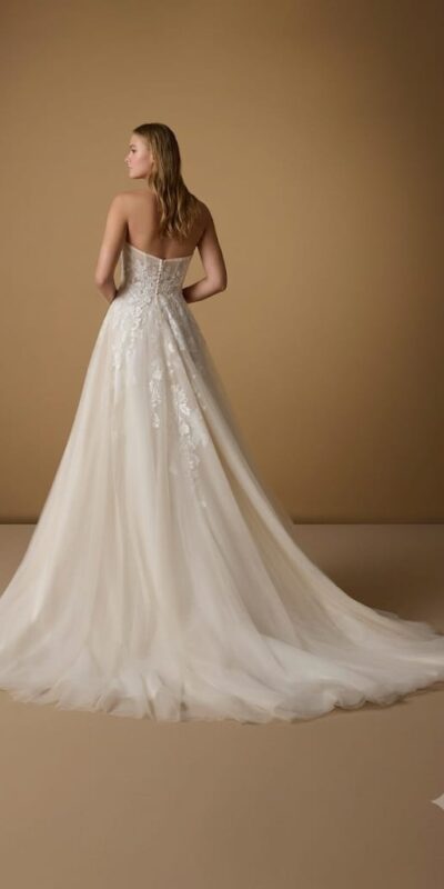 Lysinthea Nicole Milano wedding dress vestido de novia 6