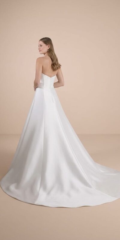 Milos Nicole Colet Milano wedding dress vestido de novia 1